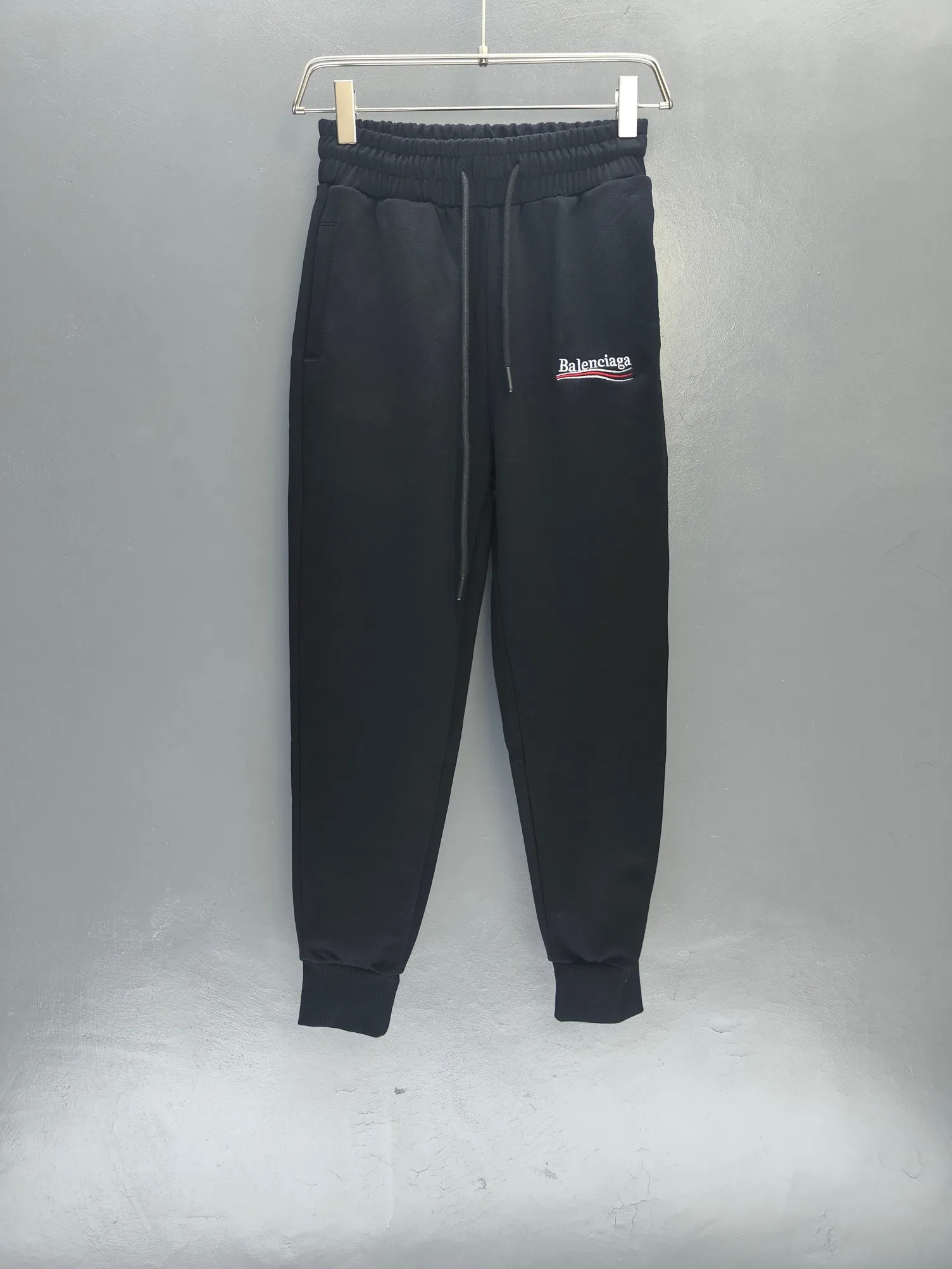 P125✨🔥 [Balenciaga] 2026 Autumn and Winter New Arrival Embroidered Trousers and Trousers Premium Pure Cotton Double-ply 400g Heavy Terry Cloth Fabric Color: Black Size: S M L XL 2XL